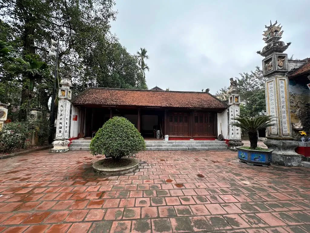 Không gian cảnh quan chính điện di tích Đình Nội Bình Đà