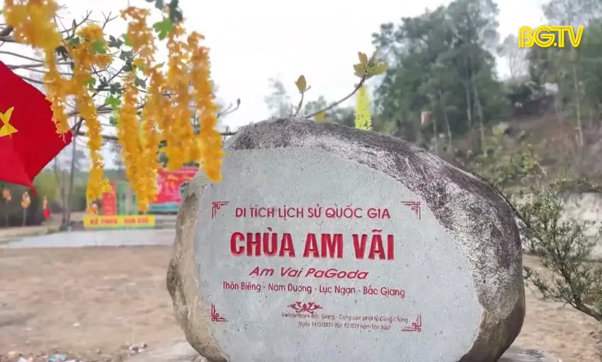 Bia tên khu di tích quốc gia Chùa Am Vãi