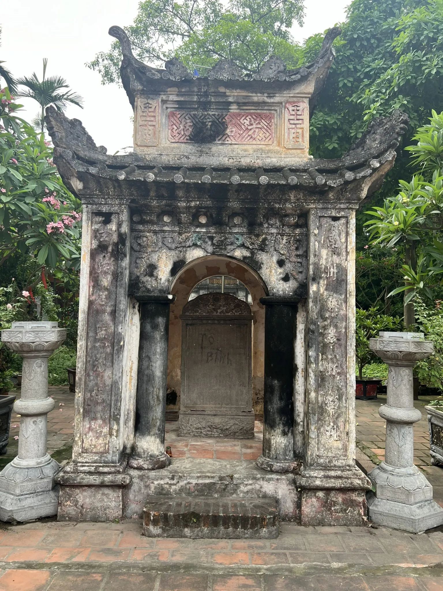 Nhà bia tại Chùa Đa Sỹ