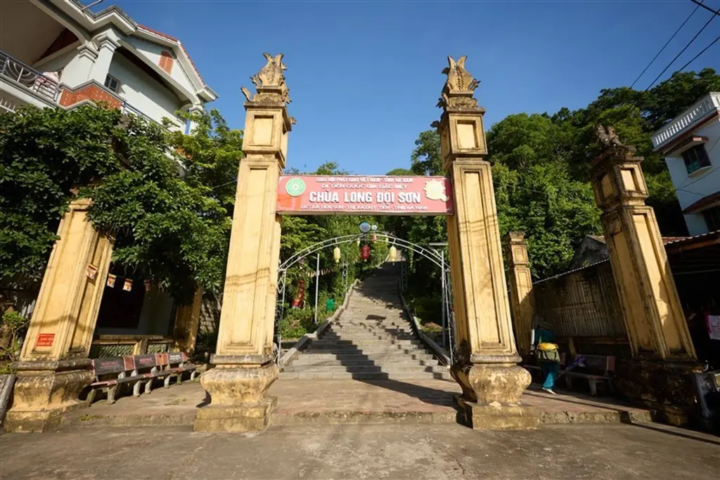 Lối lên Chùa Đọi Sơn