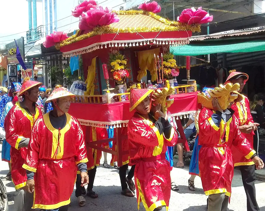 Đoàn diễu hành Lễ hội Nghinh Ông Sông Đốc