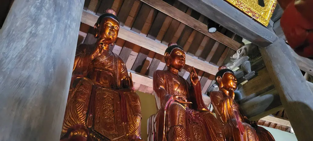 Tượng phật trong Chùa Sổ
