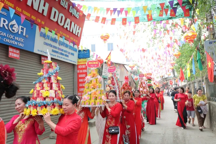 Lễ rước tại Hội làng Trung Cao