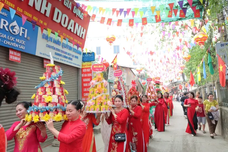 Lễ rước tại Hội làng Trung Cao