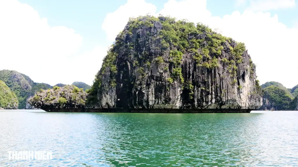 Hòn Con Rùa tại Quần đảo Cát Bà