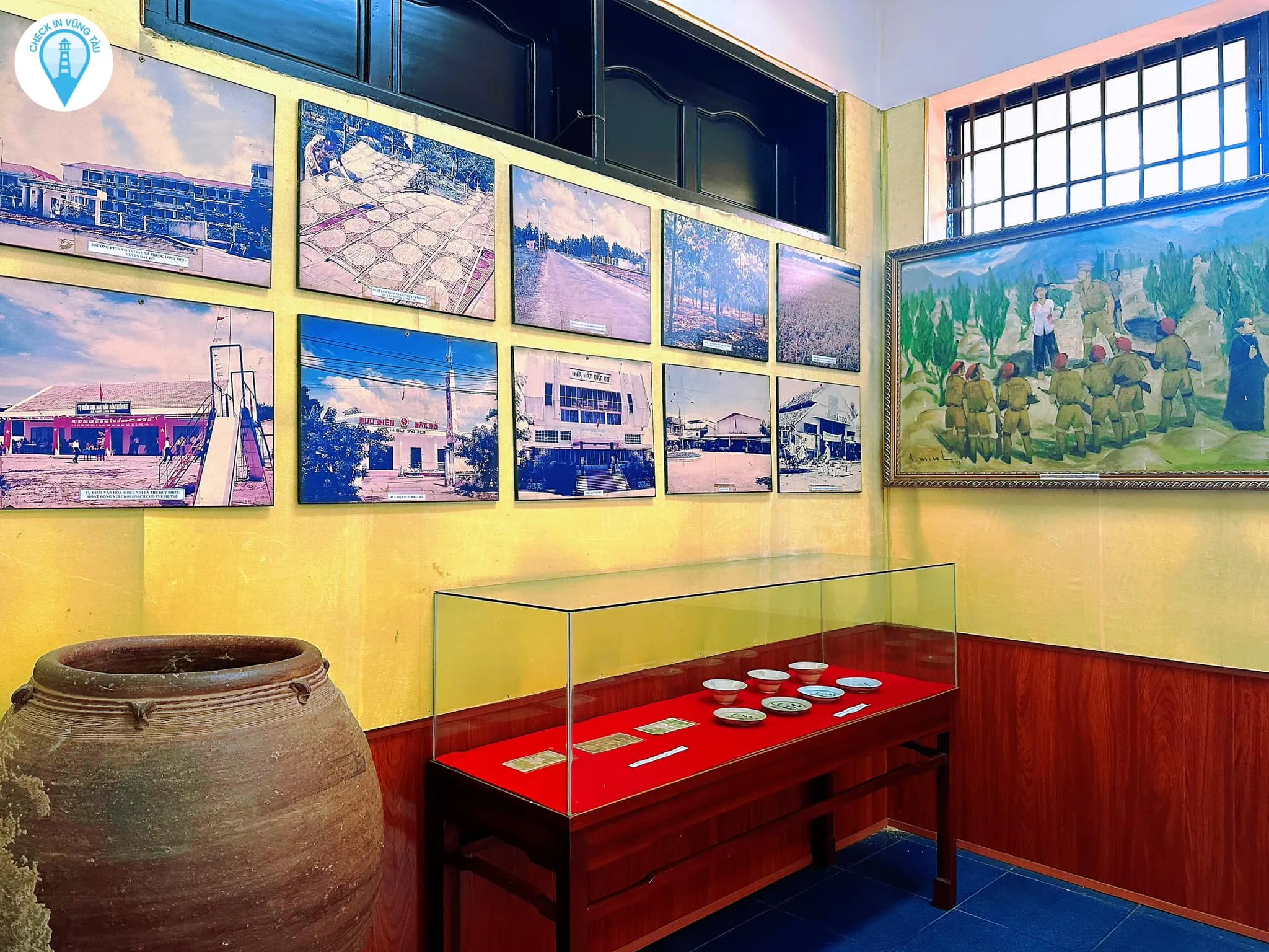 Không gian bên trong nhà lưu niệm