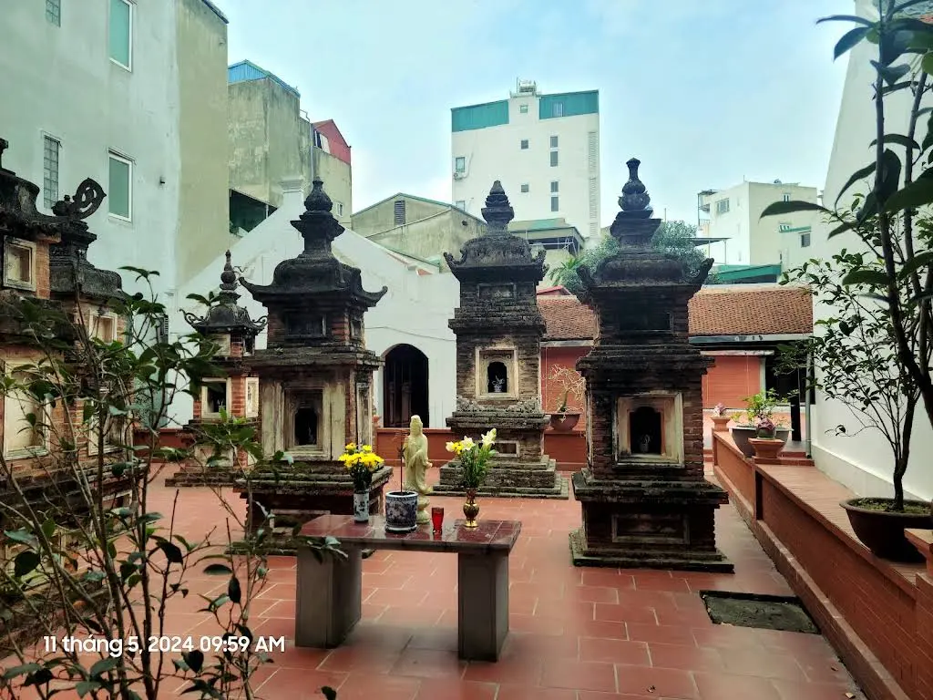 Tháp mộ di tích Chùa Văn Quán