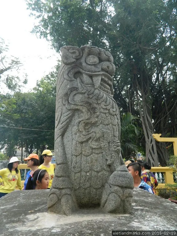 Nghê đá tại Lăng Tả quân Lê Văn Duyệt
