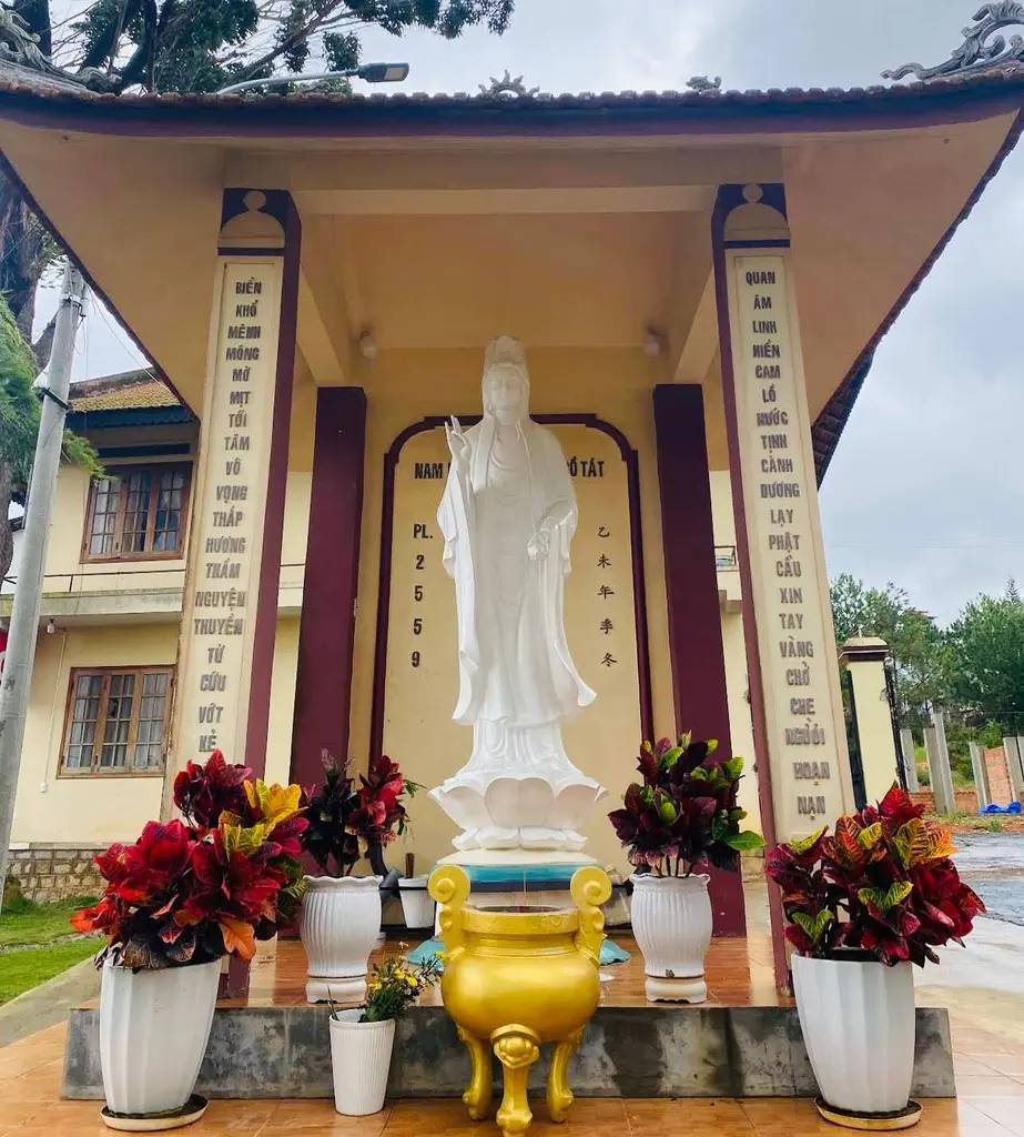 Tượng Phật Quan Âm tại Chùa Linh Sơn