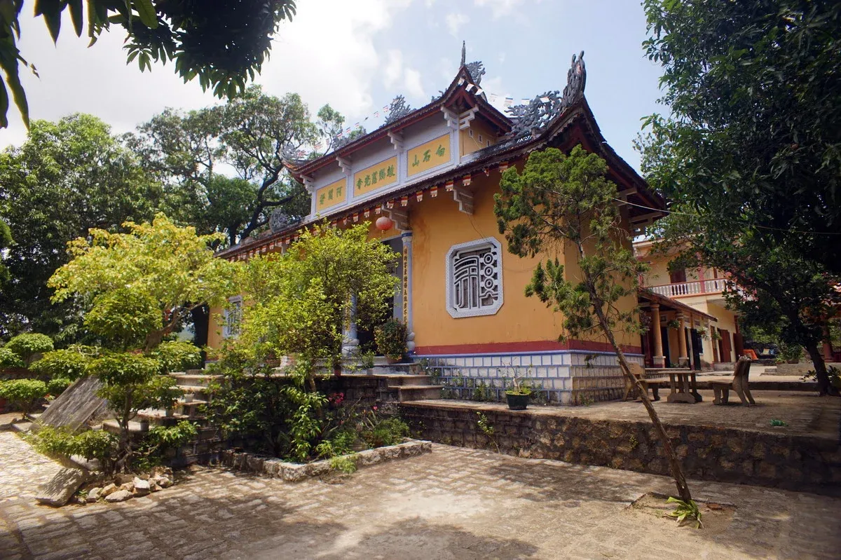 Quang cảnh tại Chùa Từ Quang