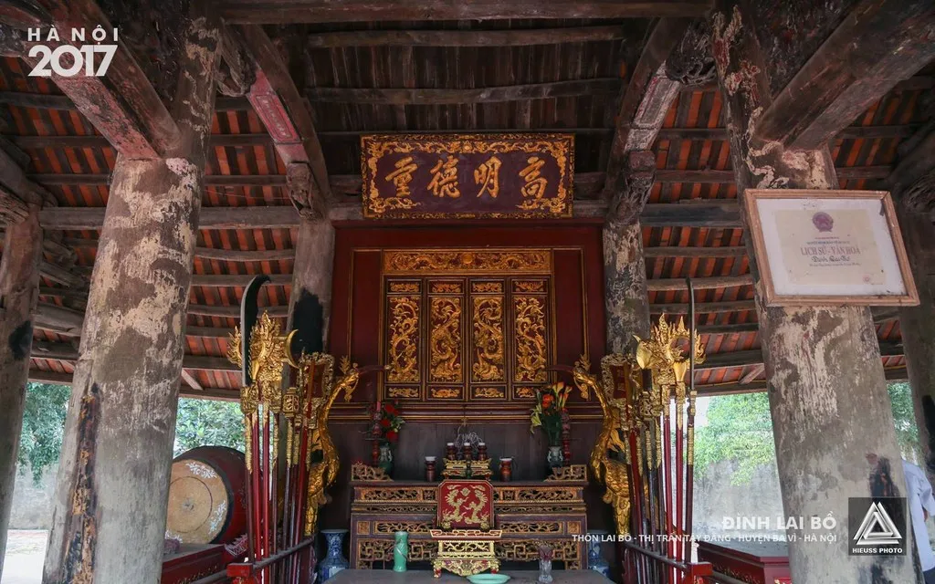 Không gian bên trong Đình Lai Bồ