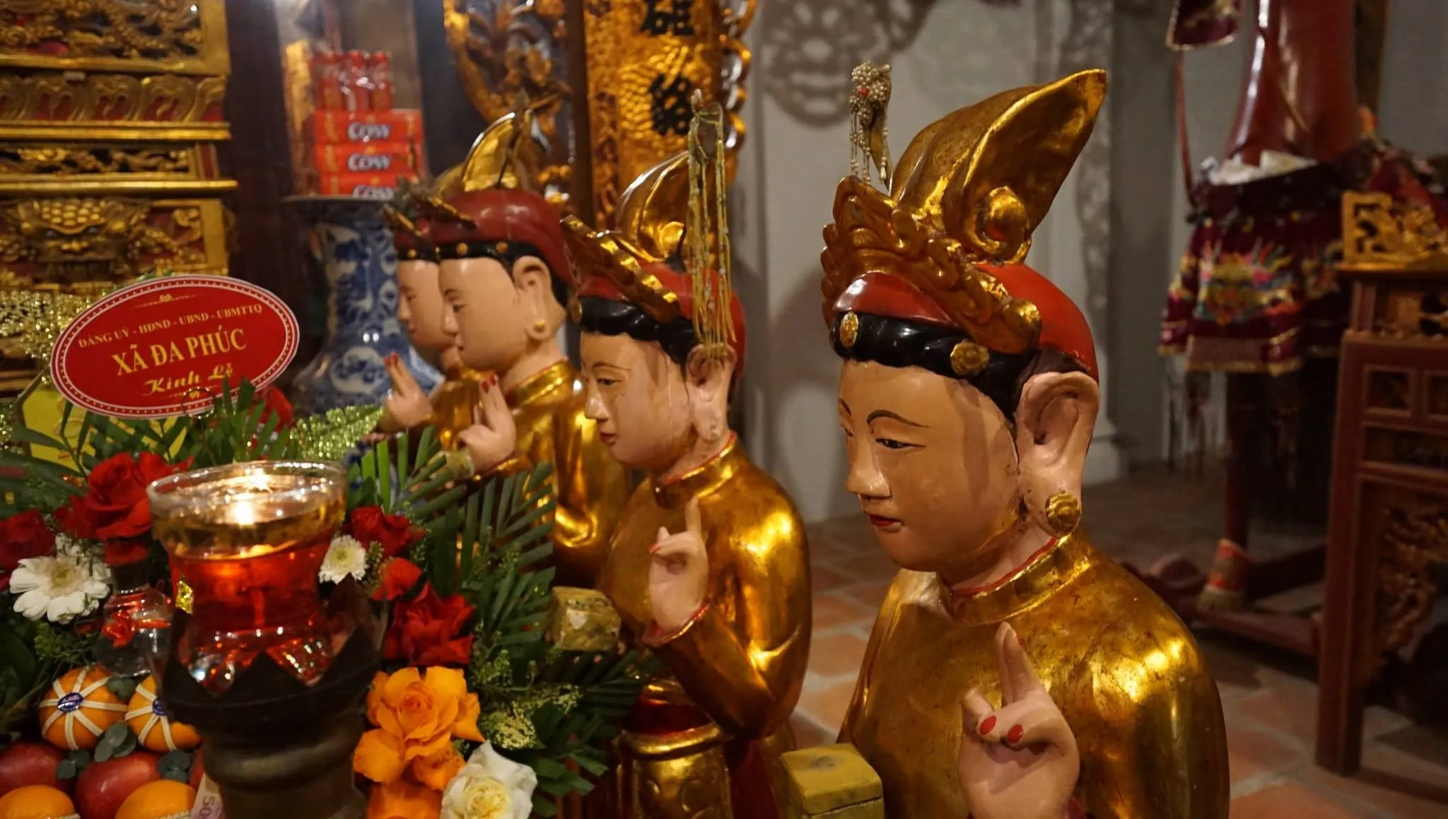 Cận cảnh các pho tượng bên trong đền Thanh Nhàn (xã Nội Bài)