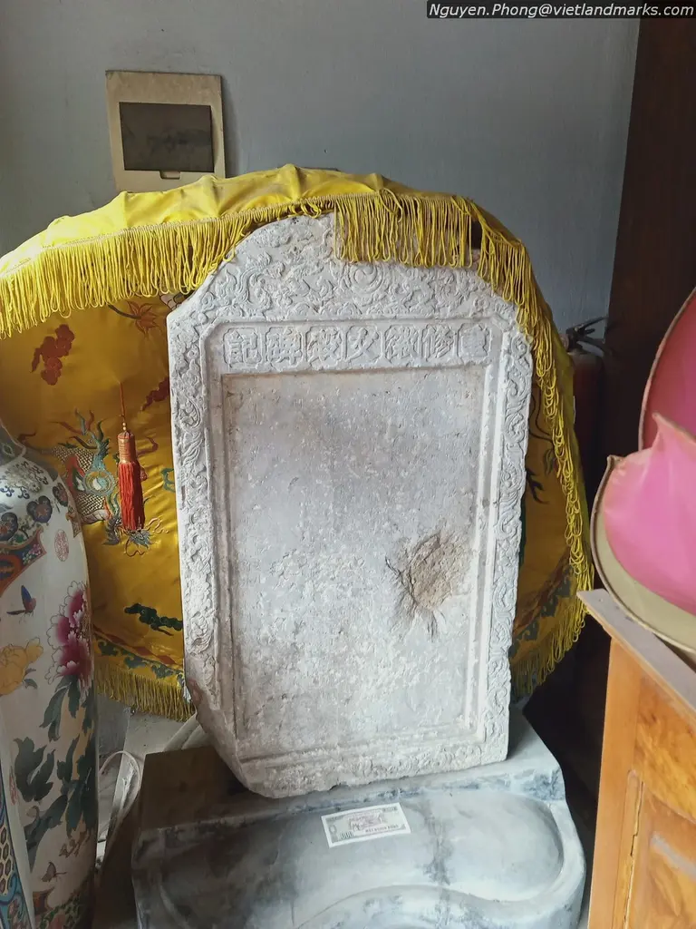 Bia đá thời vua Minh Mạng tại Chùa Huy Văn