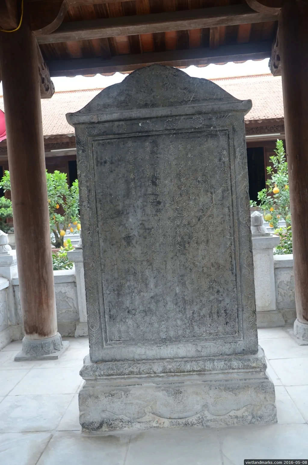 Bia đá tại Chùa Liên Phái