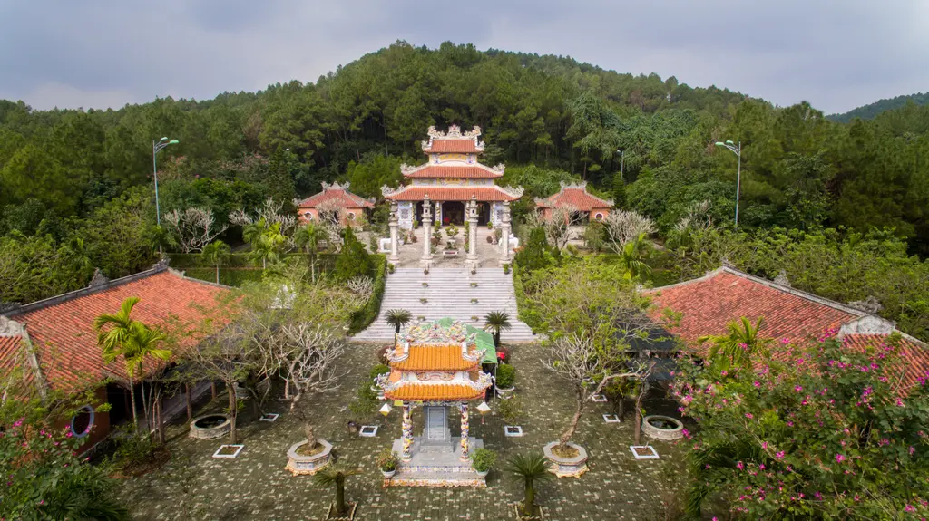 Tổng thể Đền Huyền Trân