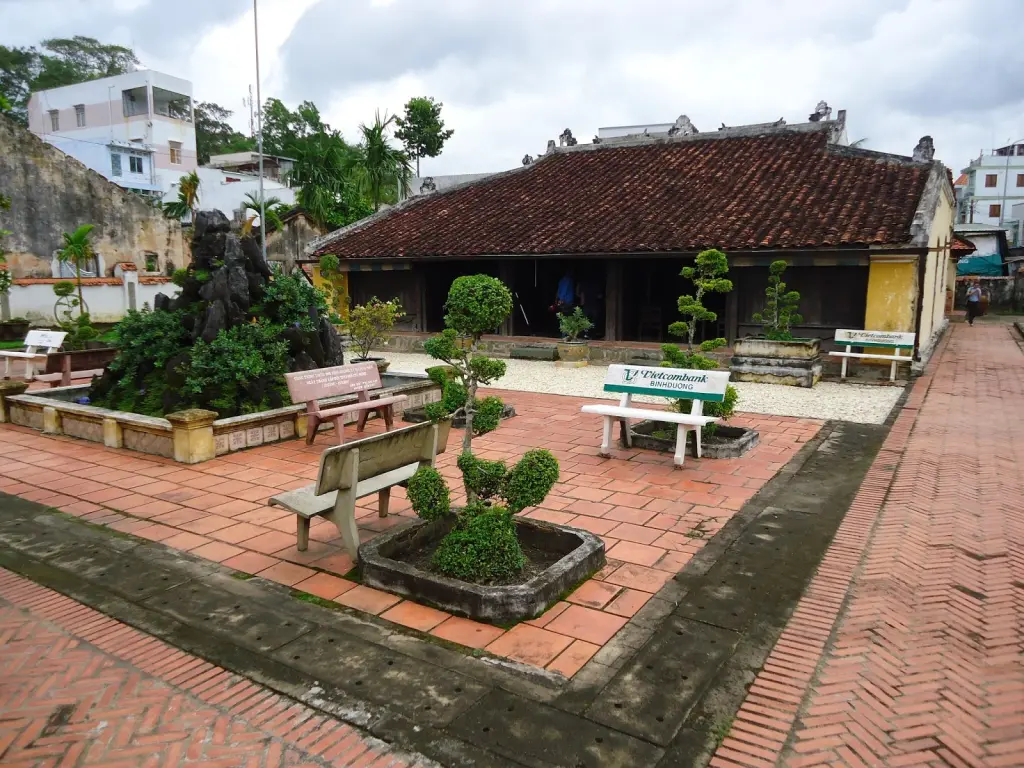 Khuôn viên Nhà cổ Trần Văn Hổ