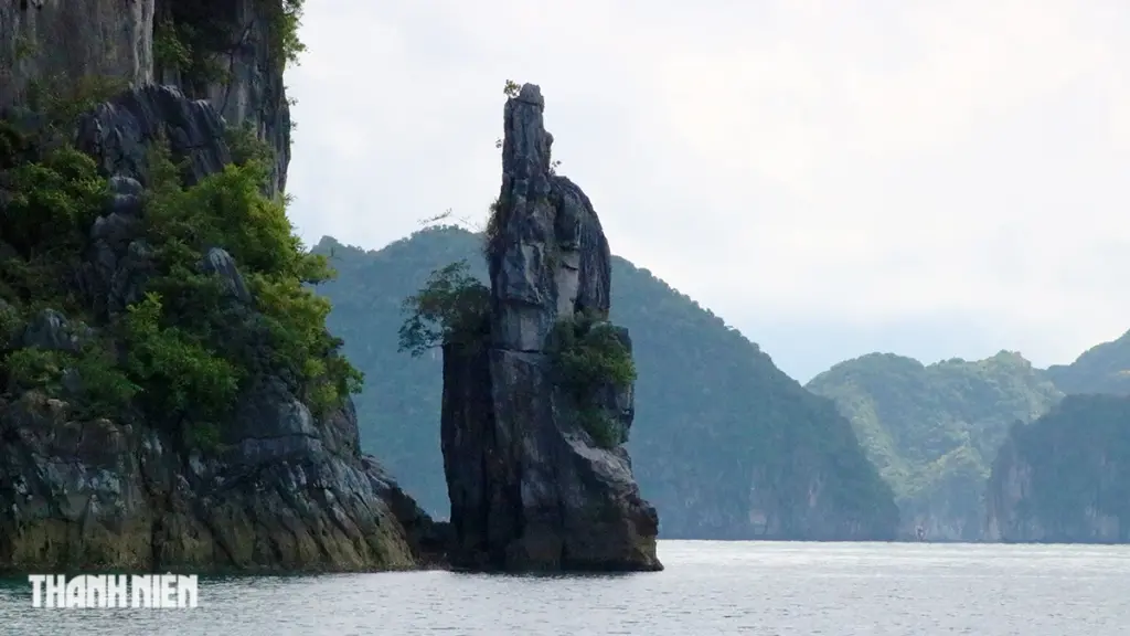Hòn Ông Bụt tại Quần đảo Cát Bà