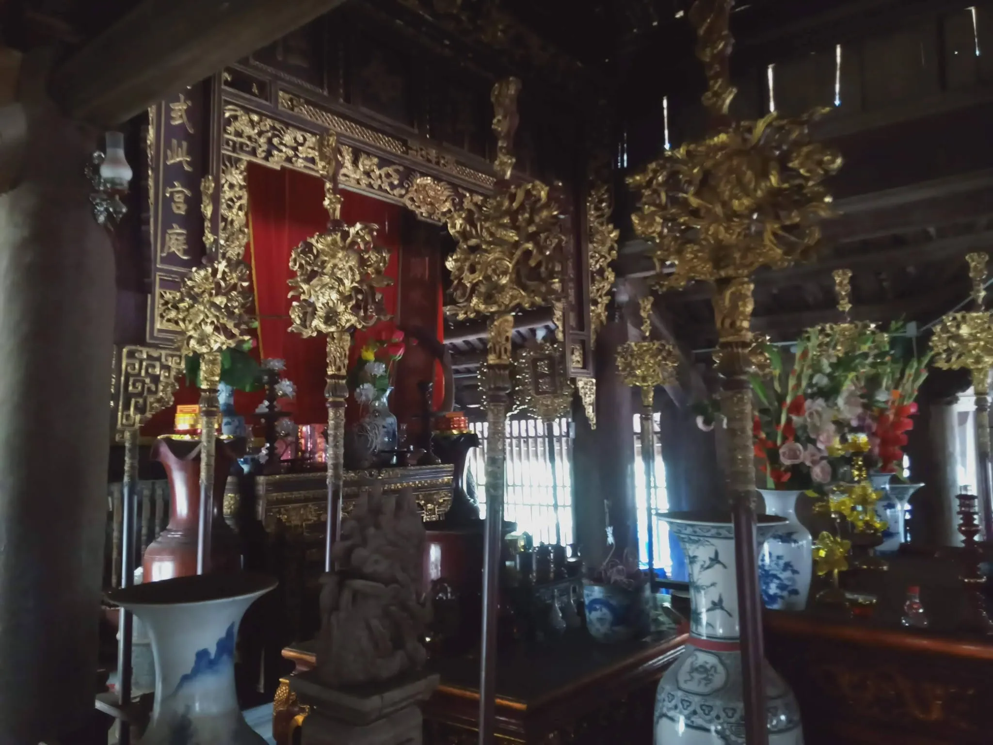 Không gian thờ tự đình Hữu Bằng