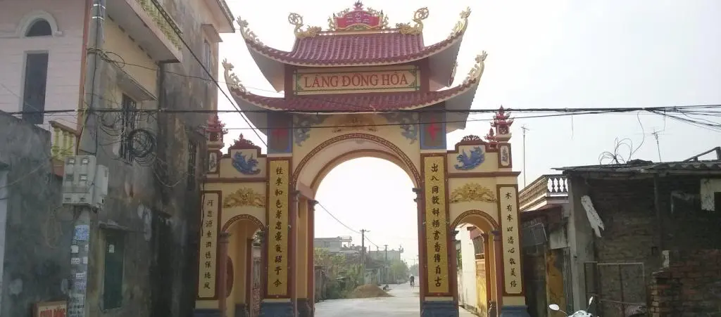 Cổng vào Đình Đồng Hòa