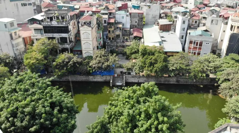Tổng thể Lăng Hoàng Cao Khải và hồ Bán Nguyệt