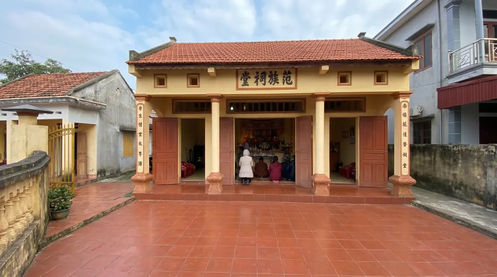 Cảnh quan Nhà Thờ Họ Phạm (cụm Di Tích Tiên Công)