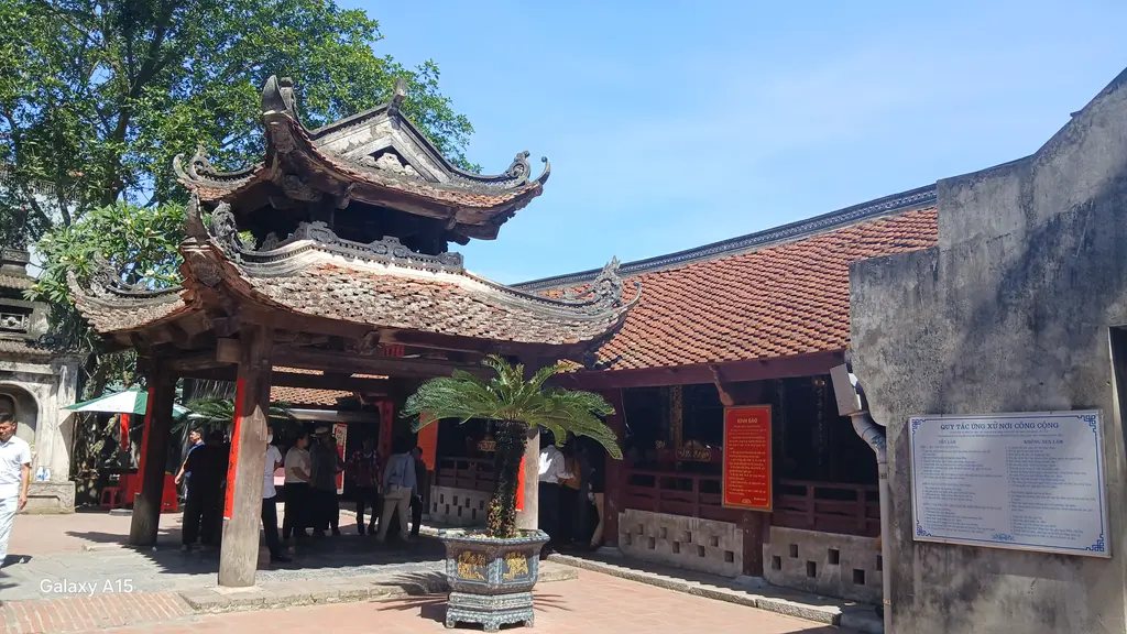 Phương đình đền Gióng (Phù Đổng)