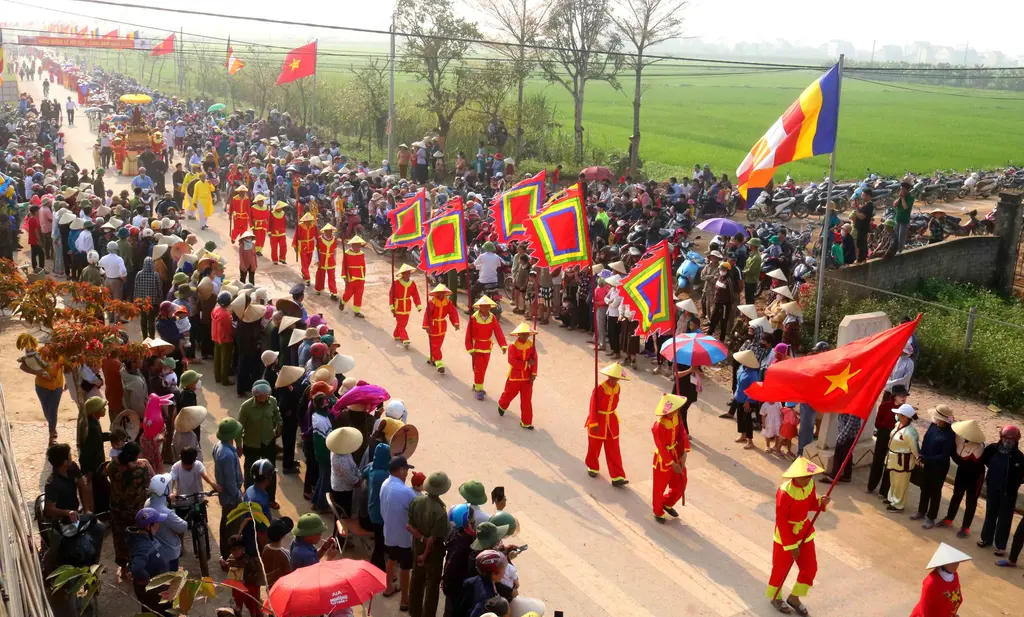 Đoàn rước Lễ hội đền – chùa Gám