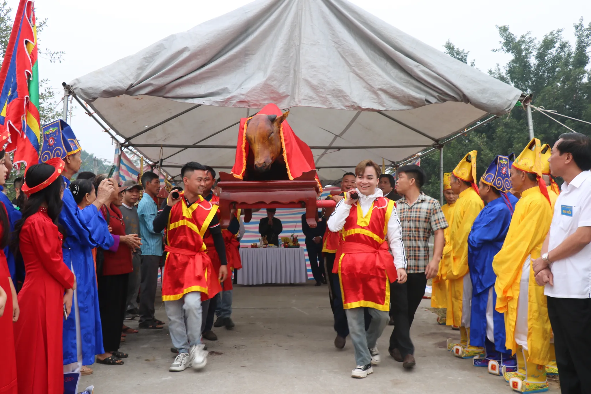 Nghi lễ rước bò từ Gò Đống bò về Đền tại Lễ giỗ Đức Thánh Mẫu Đinh Thị Đen