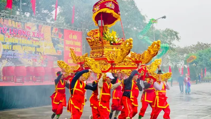 Rước kiệu trong Lễ hội truyền thống Từ Lương Xâm