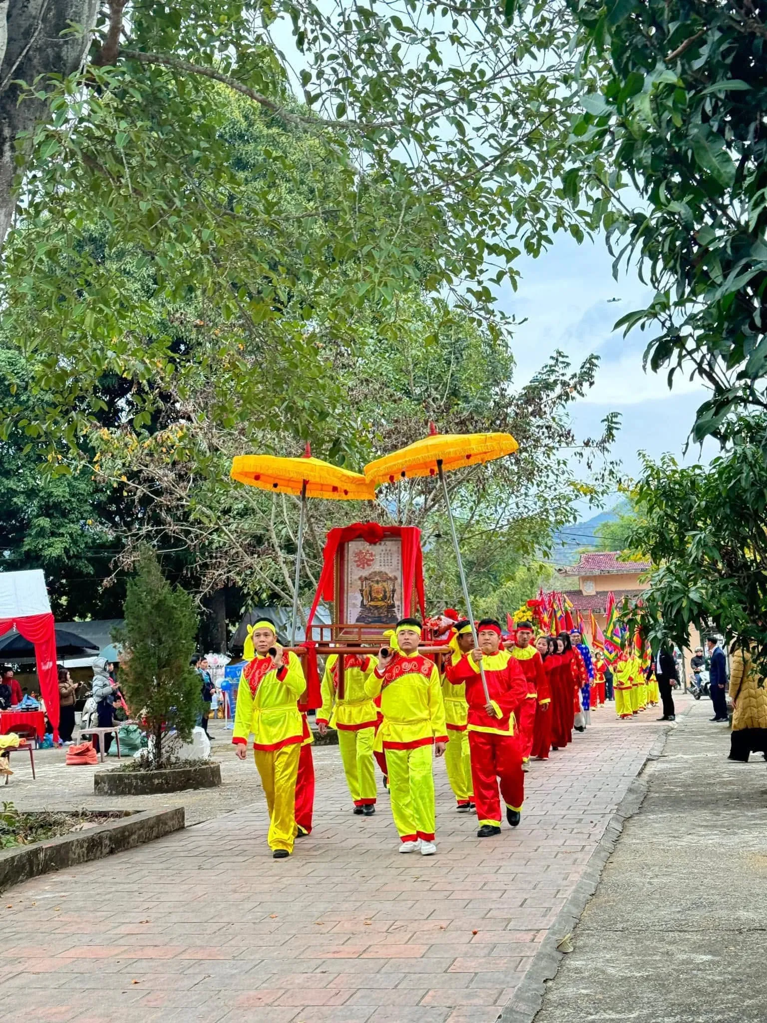 Đoàn rước tại Lễ hội Đền Vua Lê