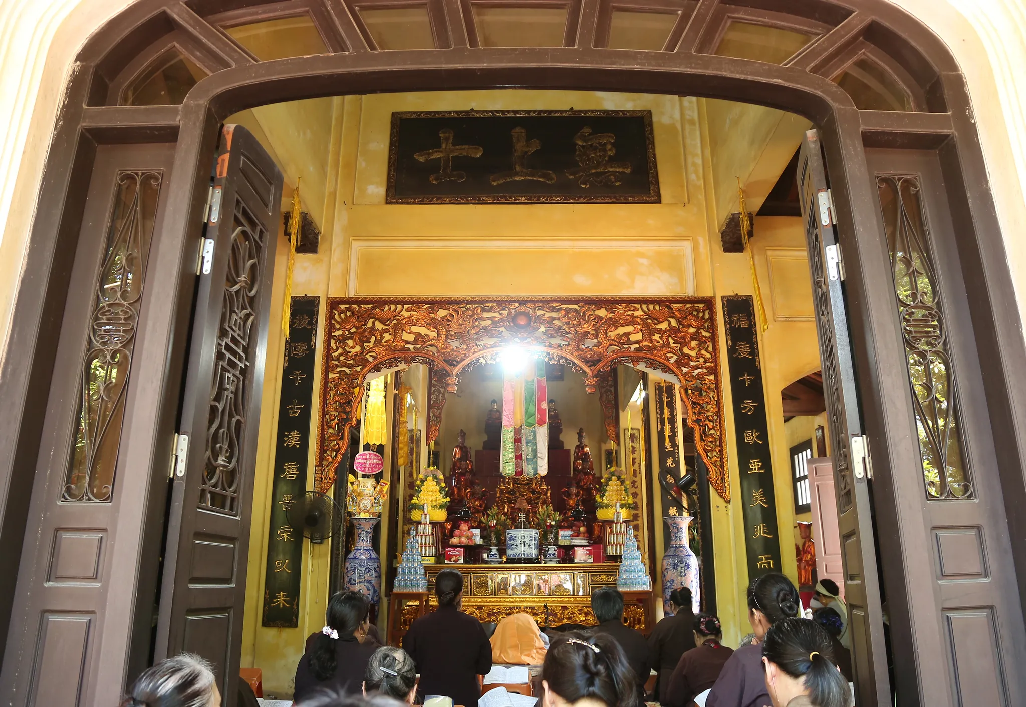 Tam bảo trong chùa Hòe Thị (hay Hương Đỗ Tự)