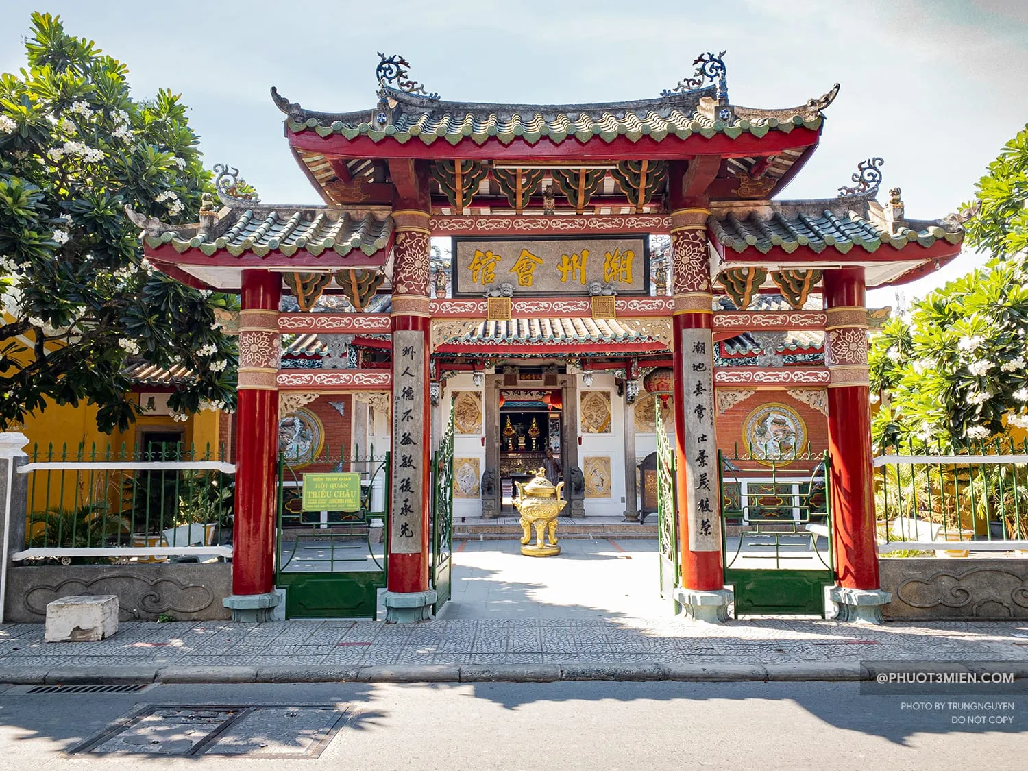 Cổng chính Hội quán Triều Châu