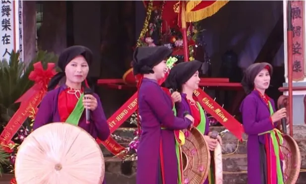 Một tiết mục văn nghệ trong hội đình Bằng Tạ