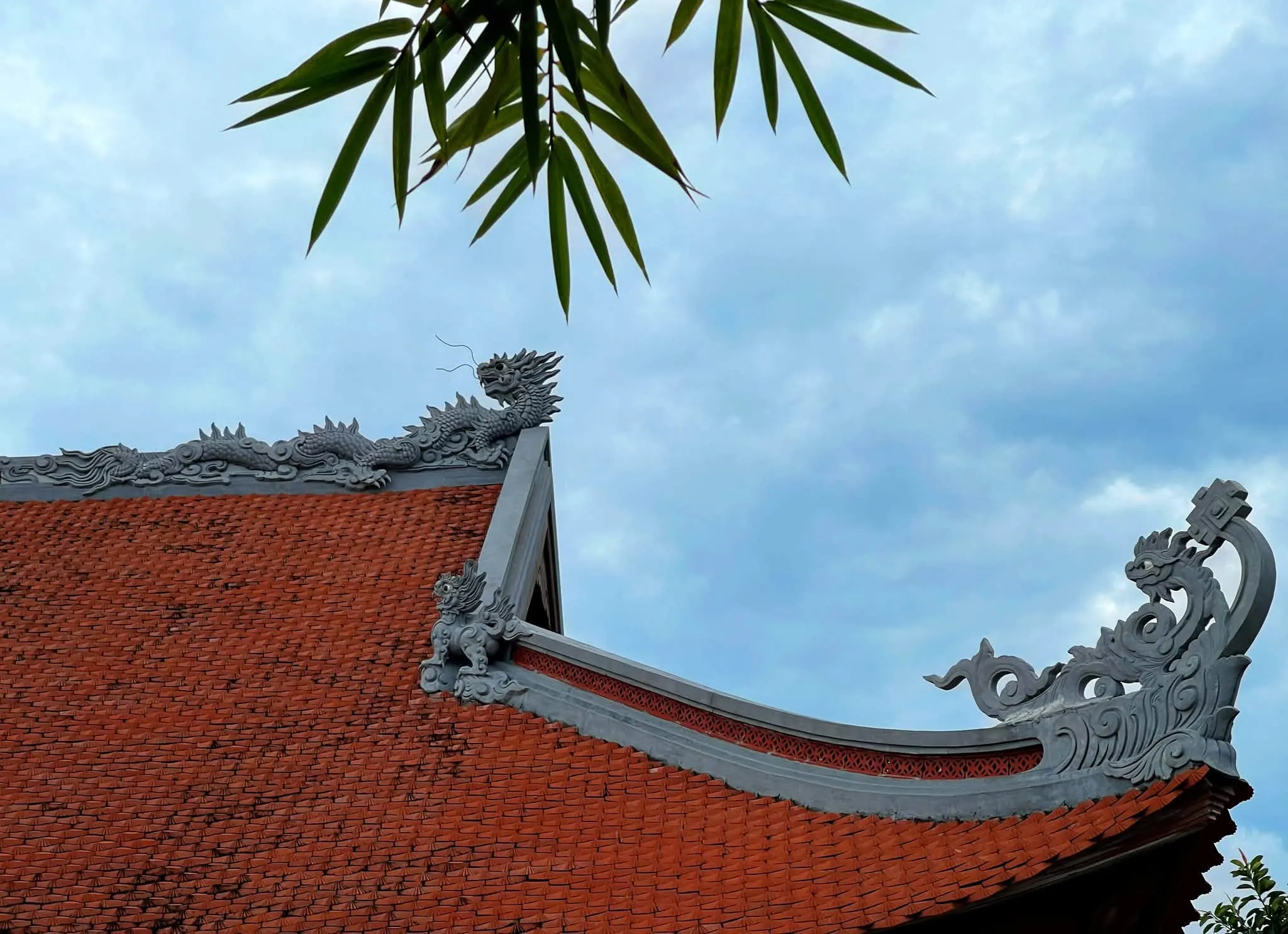 Mái đao đình Hoành Sơn