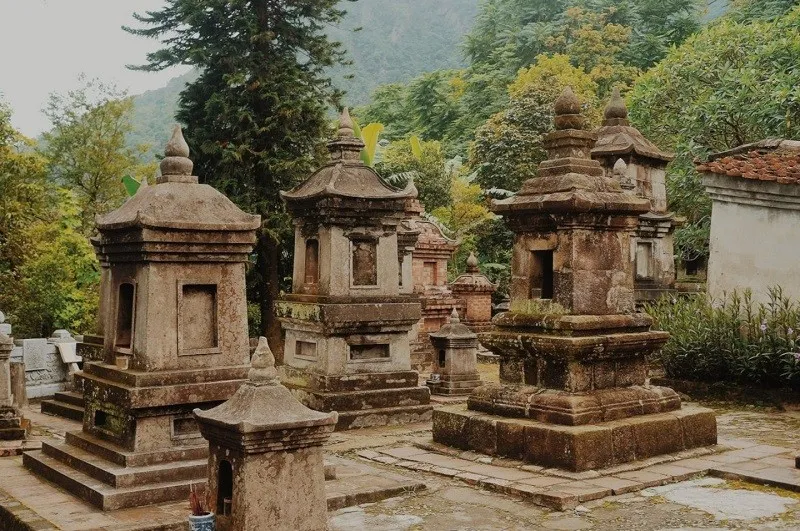 Vườn tháp Huệ Quang trong Quần Thể Di Tích Danh Thắng Yên Tử