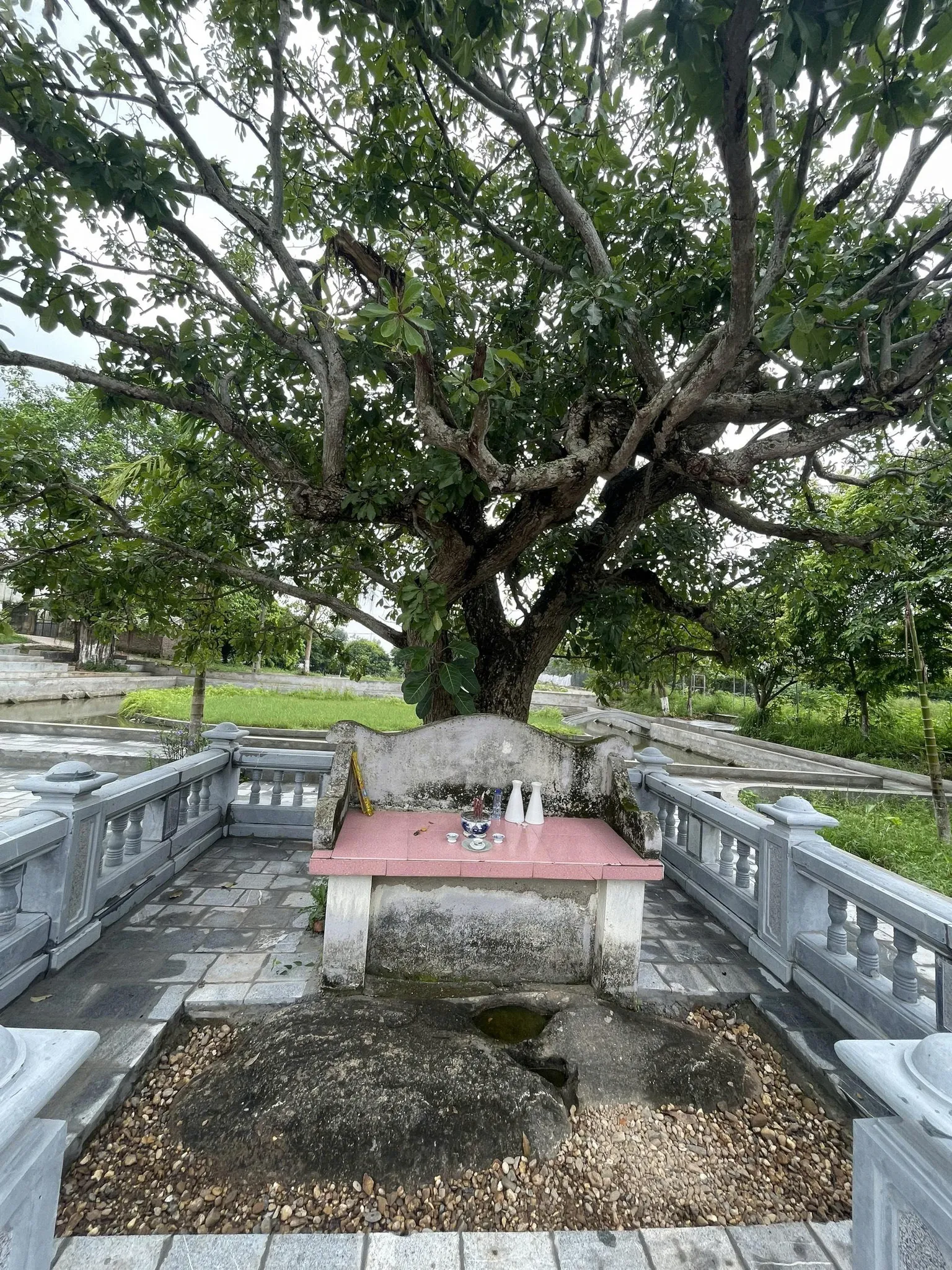 Dấu tích vết chân Phù Đổng tại đền Thanh Nhàn