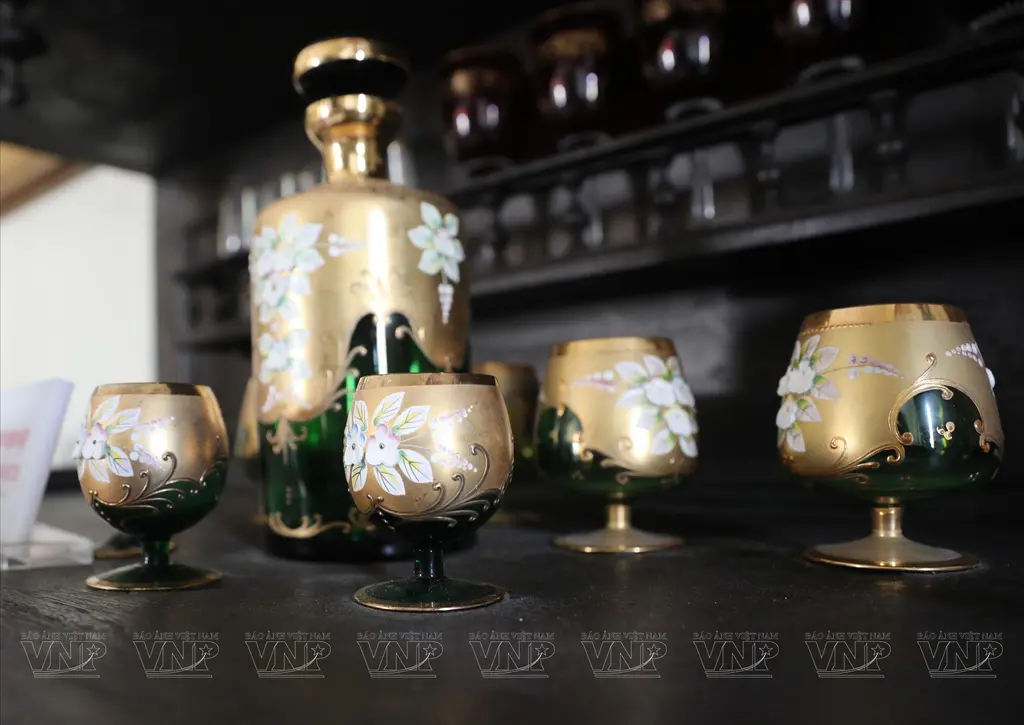Bộ ly uống rượu tại Bạch Dinh