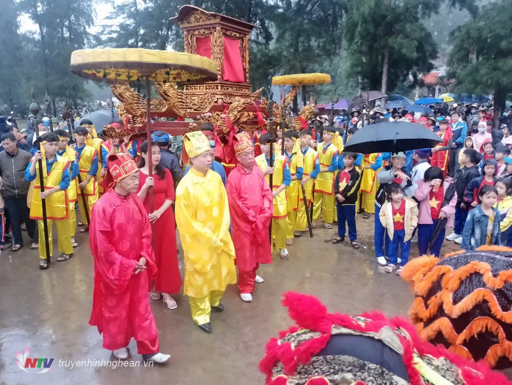 Đoàn rước tại Lễ hội Đền Quy Lĩnh