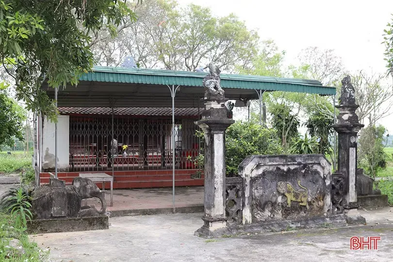 Quang cảnh tại Đền thờ và mộ Nguyễn Tuấn Thiện