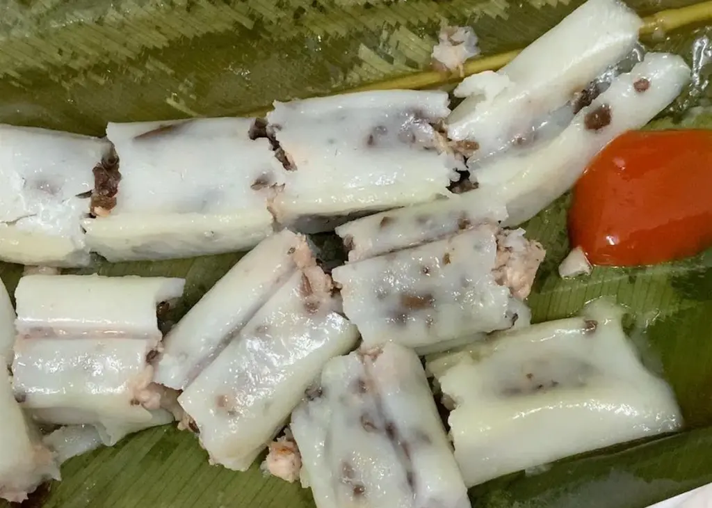 Bánh tẻ Chờ có độ dẻo vừa phải kết hợp cùng nhân được nêm nếm vừa miệng