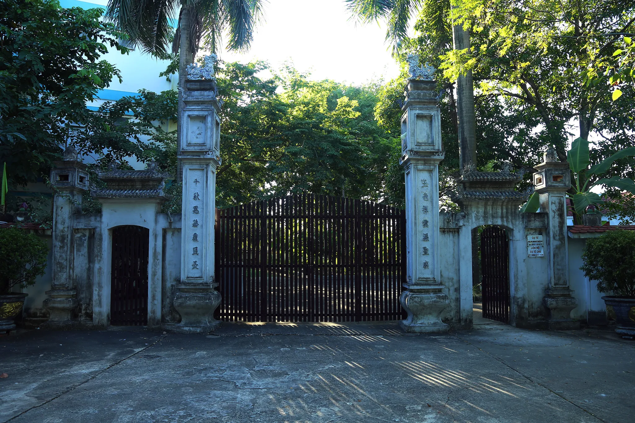 Cổng Miếu Ngọc Mạch