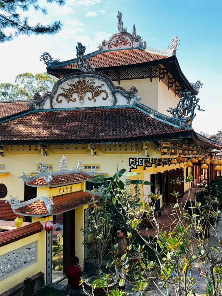 Tam quan Chùa Linh Sơn