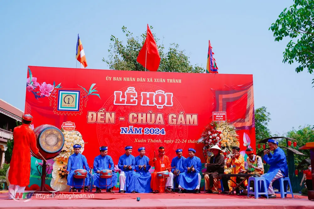 Thi đánh trống tế và biểu diễn tuồng tại Lễ hội đền – chùa Gám