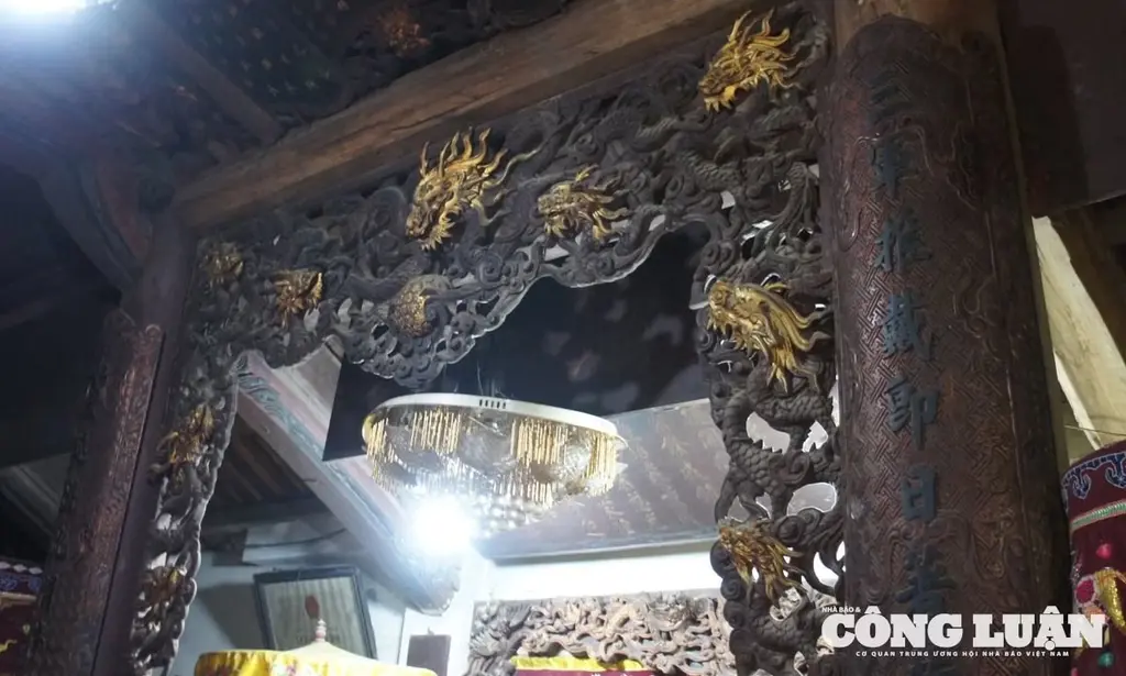 Kiến trúc bên trong Đình Hoa Xá
