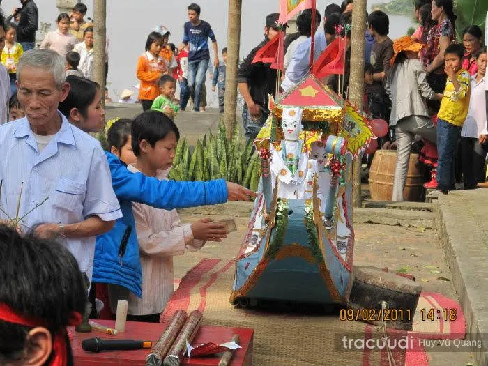 Lễ Tiễn Thuyền Rồng hội đình Gia Áo