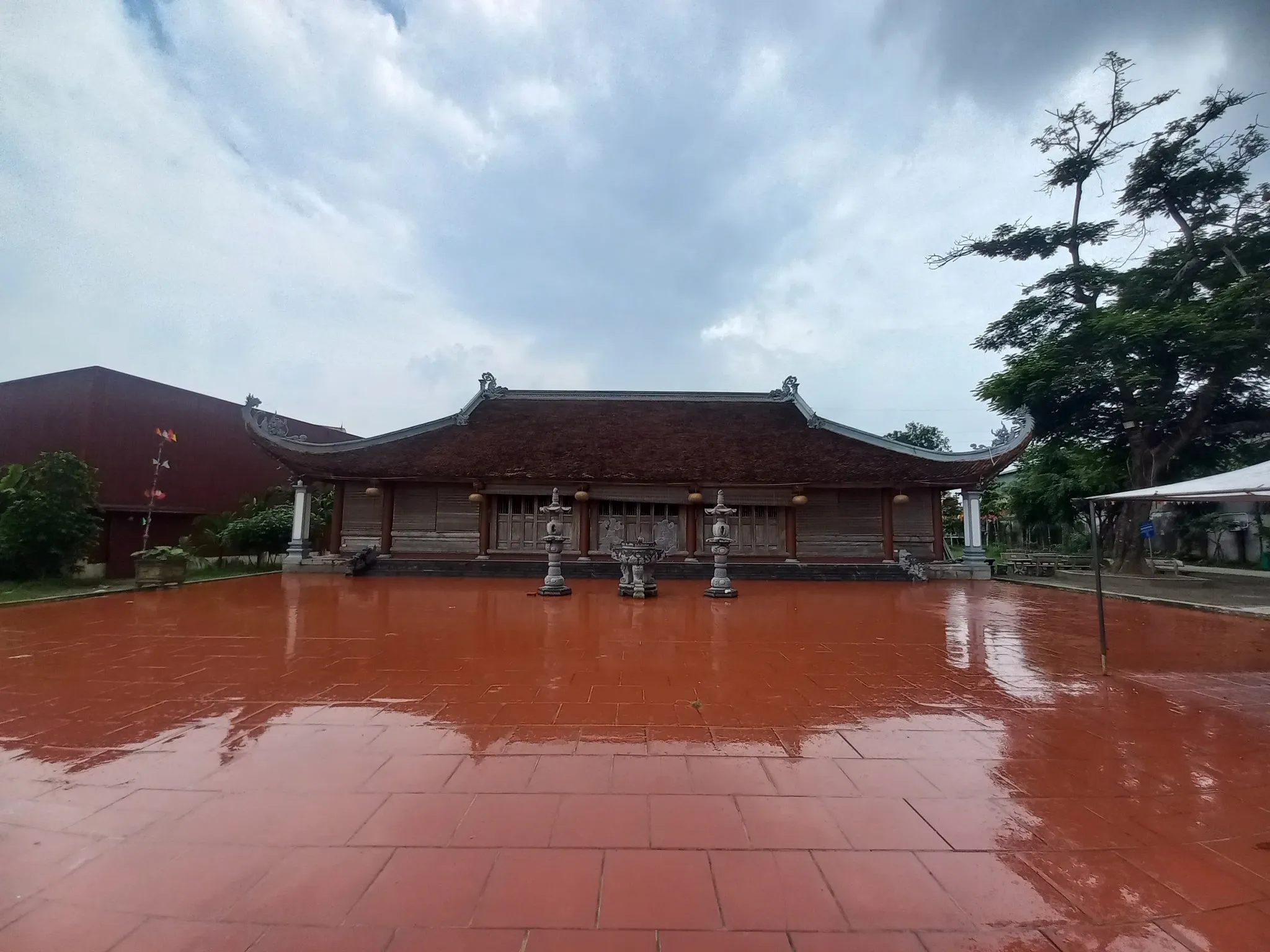 Toàn cảnh chính Điện Đình Làng Phú Vinh