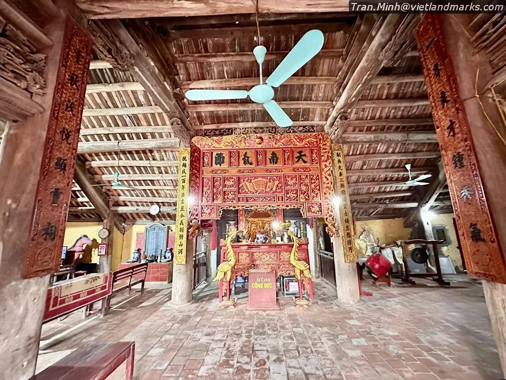 Không gian bên trong Đình Mậu Duyệt