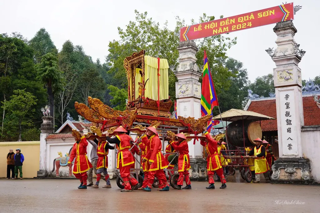 Kiệu rước Lễ hội Đền Quả Sơn