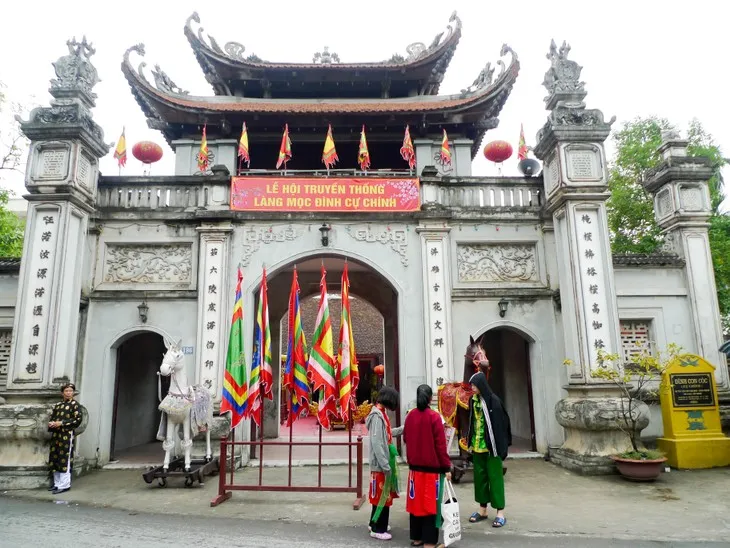 Cổng Đình Cự Chính
