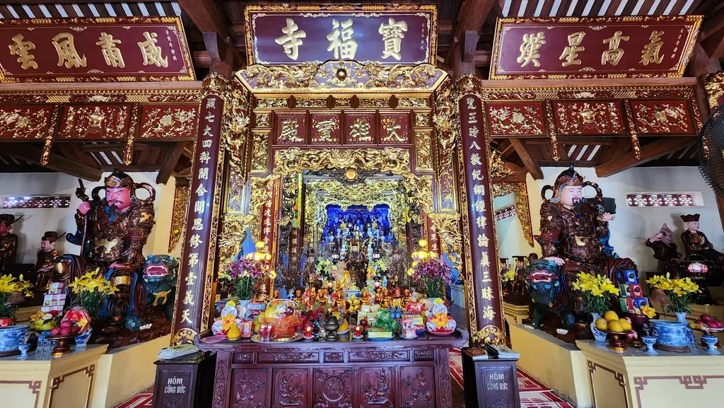 Cảnh quan tam bảo Chùa Giang Xá